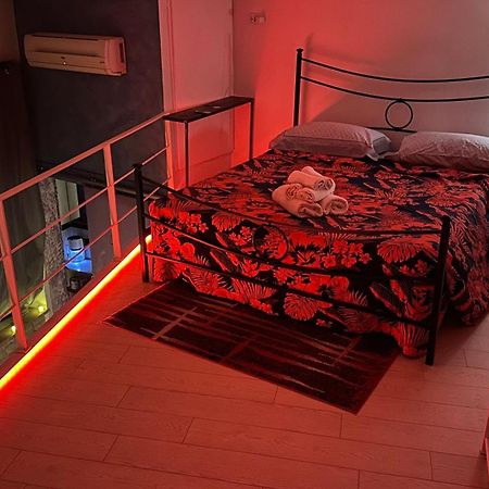 Small Mezzanine Apartment Colosseo Rome Extérieur photo